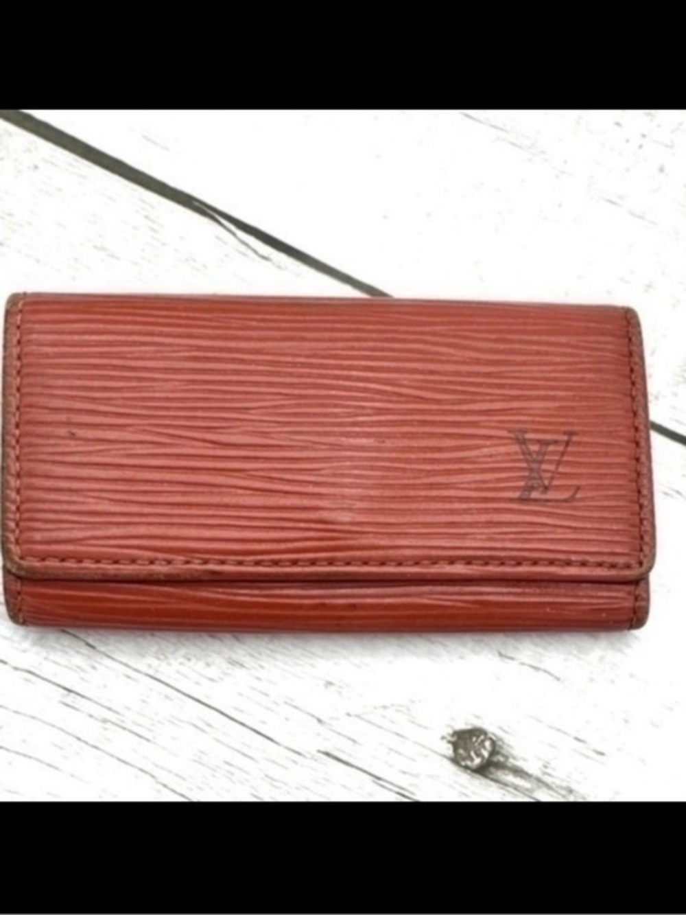 AUTHENTIC Louis Vuitton key holder. Golden brown.